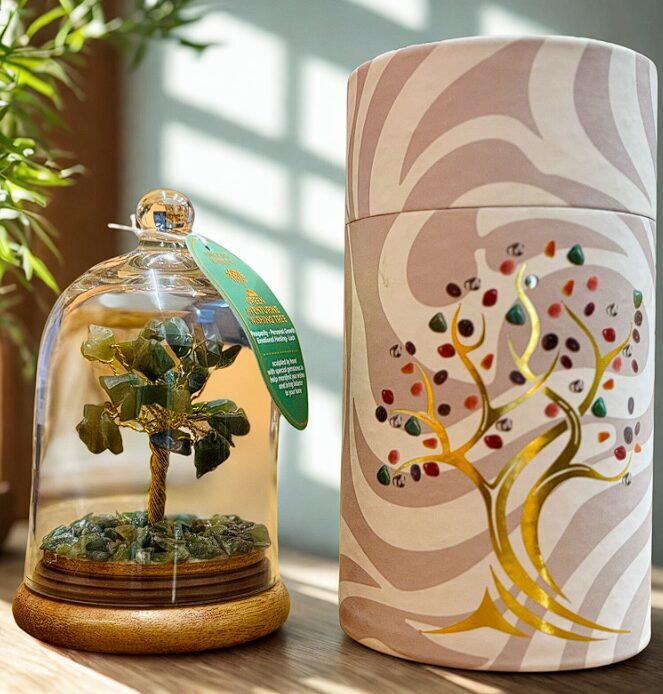 Zaļā aventurīna koks stikla kupolā ar dāvanu kastīti – veiksmes un labklājības talismans